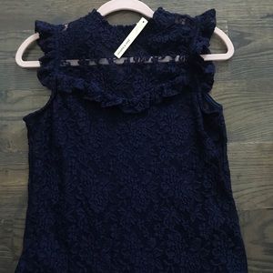 Extremely cute women top